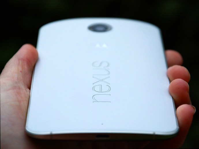 Nexus 6 评论 - 从后面看
