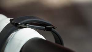 Jawbone Up3 recenzija: Unatoč metalnim dijelovima okrenutim prema unutra, Up3 je iznenađujuće ugodan za nošenje
